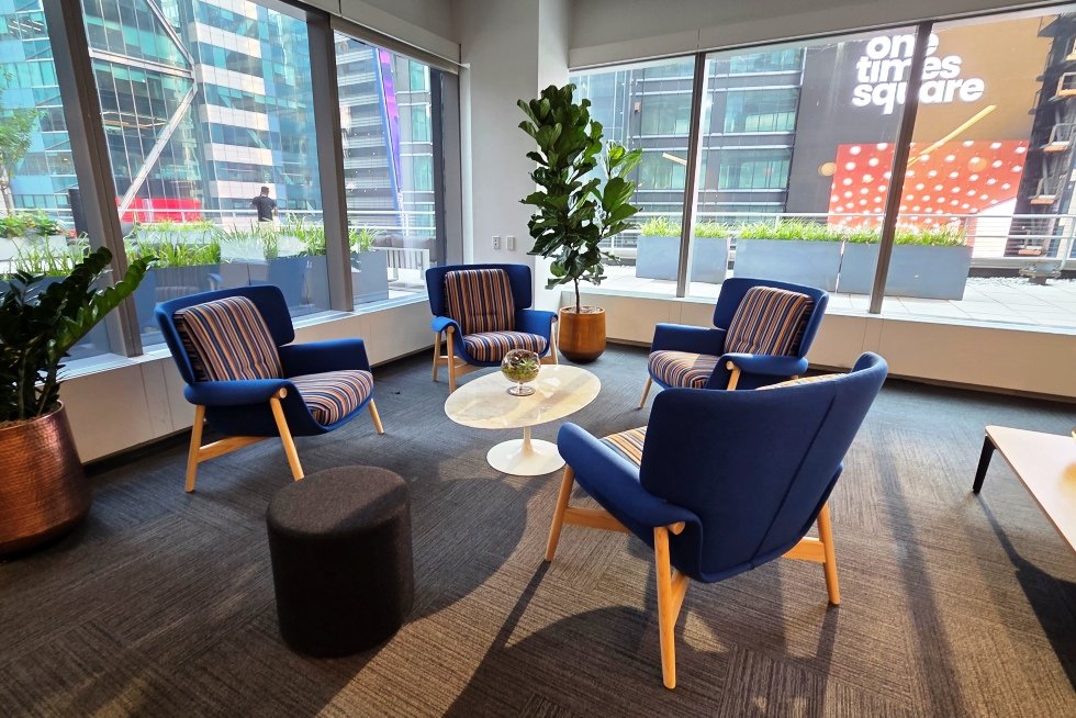  Informal seating areas provide for alternative work and teaming spaces. 